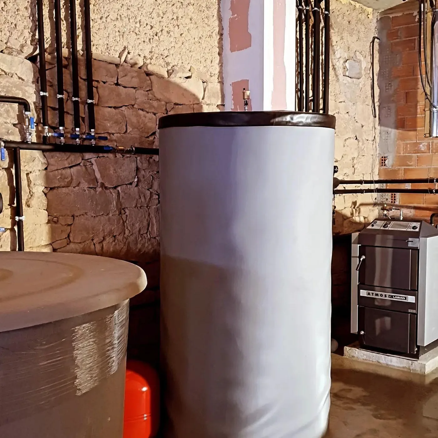 Dipòsit d'inèrcia de 1.000 litres amb canonada d'acer inoxidable premsat